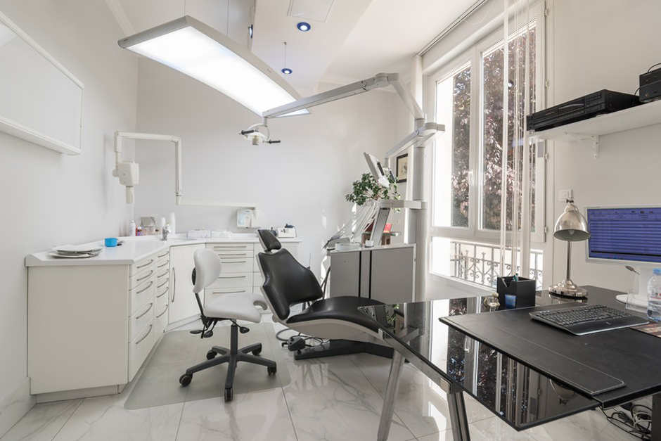 Salle de soins dentaire du Dr Aboulker - Dentiste Persan