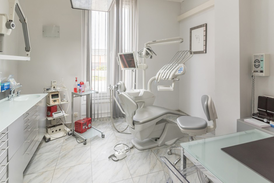 Salle de soins dentaire du Dr Lugassy - Dentiste Persan